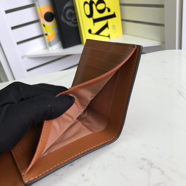 コーチ財布着用イメージ